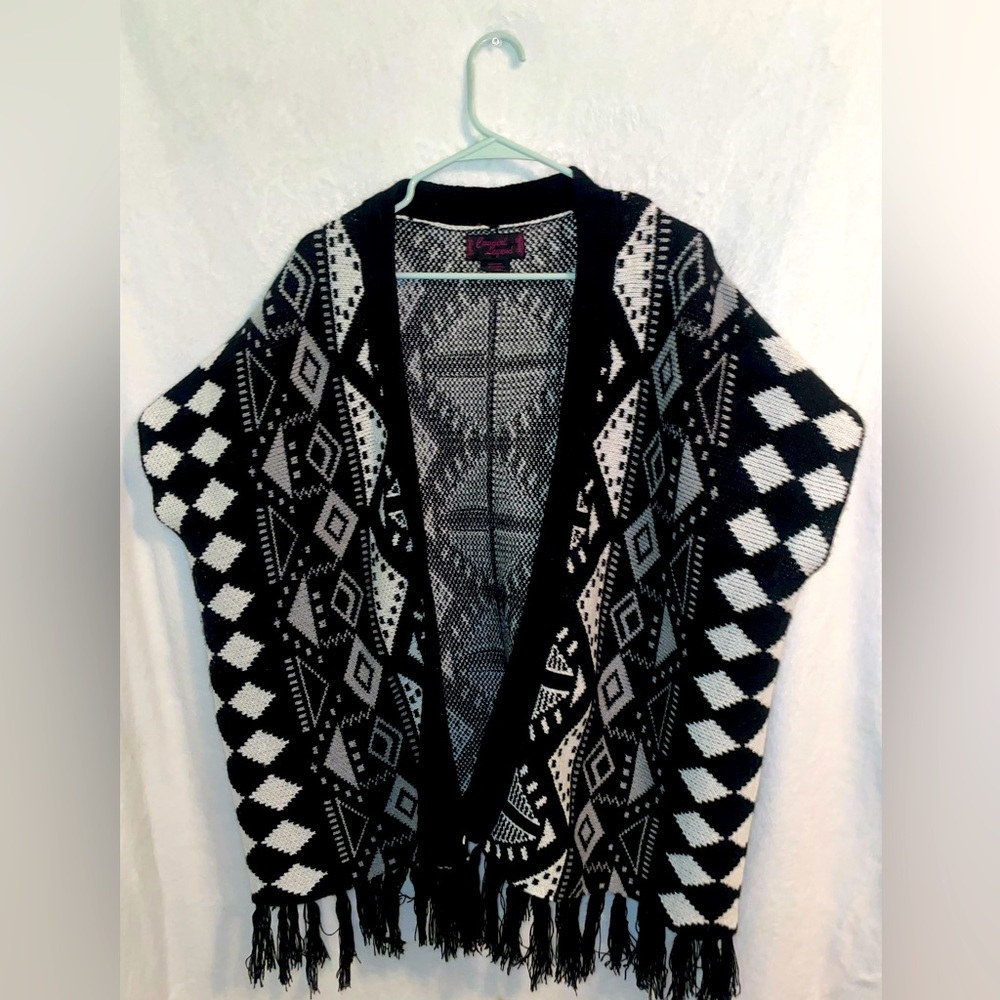 SLEEVELESS SWEATER, BLACK + WHITE, PULL OVER CARDIGAN